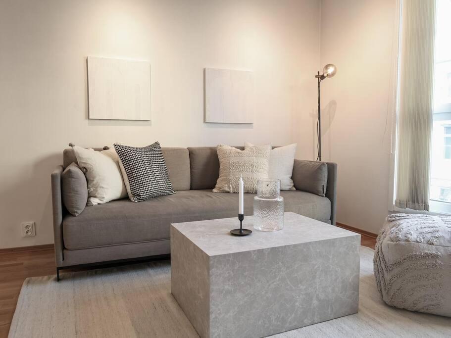 Live In A Stylish In The Center Of *