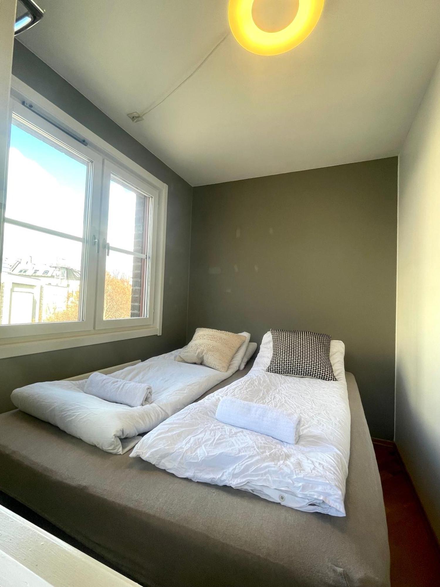 Live In A Stylish In The Center Of Apartment *